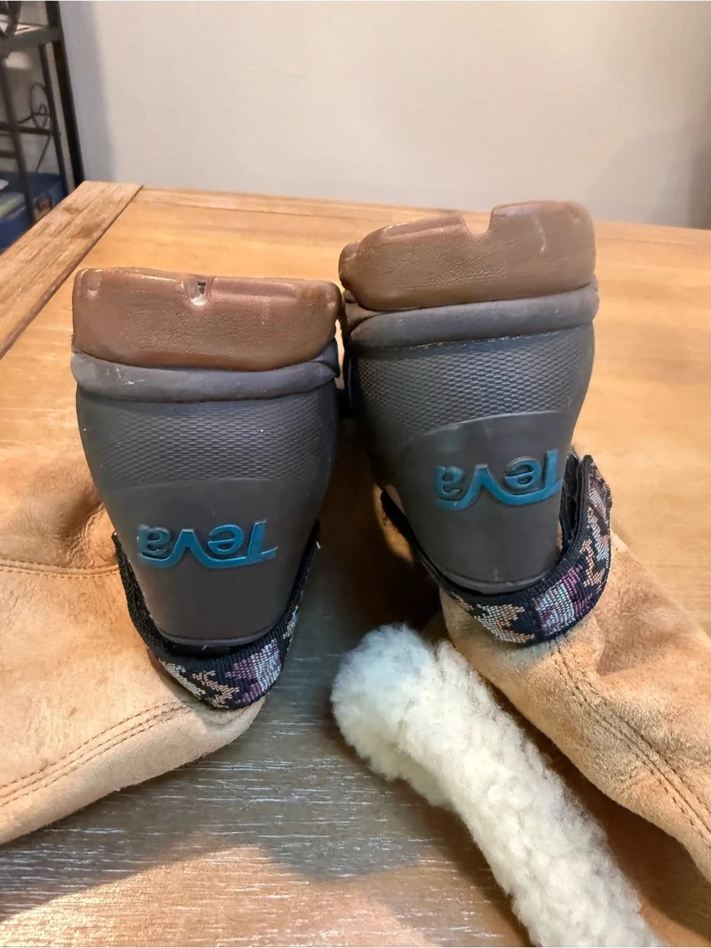 Vtg Teva Men’s Shearling Sandal Boot Straps Outdoor Tan Winter Warm Sz 9 EU 43